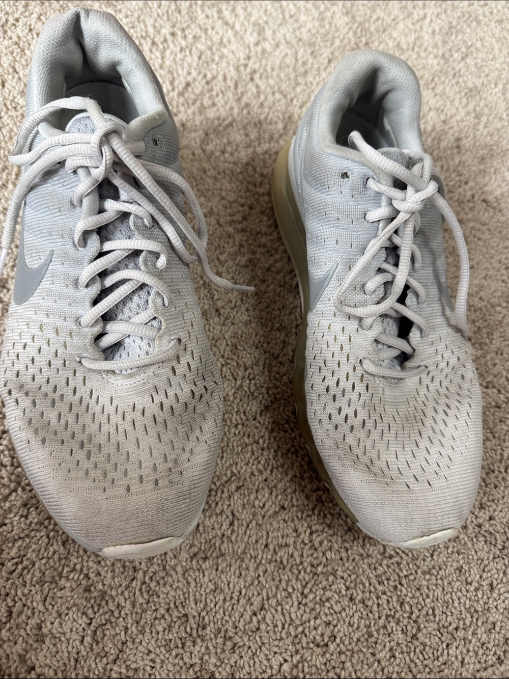 Nike Men’s Light Gray Athletic Running Sneakers